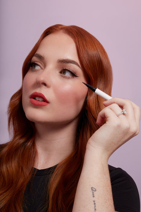 On Point Felt Tip Liquid Eye Liner π